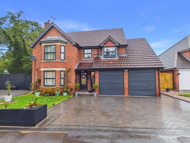 4 bedroom detached house for sale