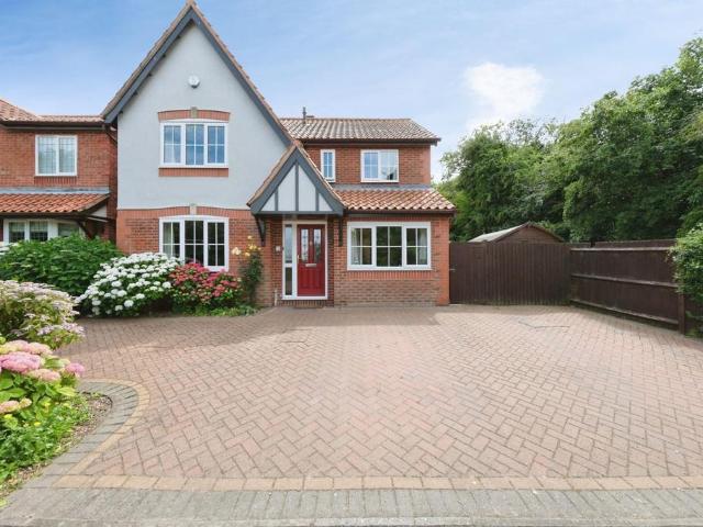 4 bedroom detached house for sale