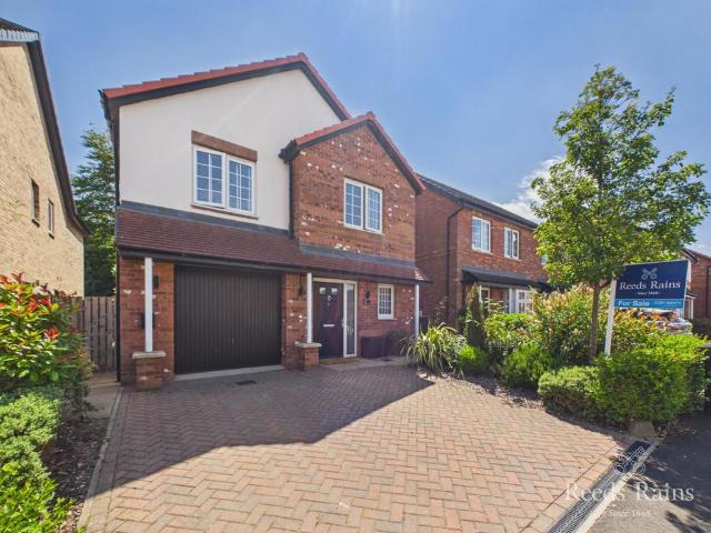 4 bedroom detached house for sale