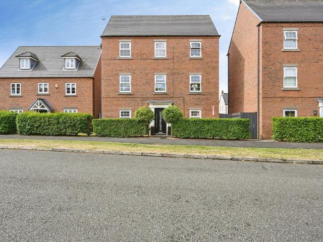 4 bedroom detached house for sale