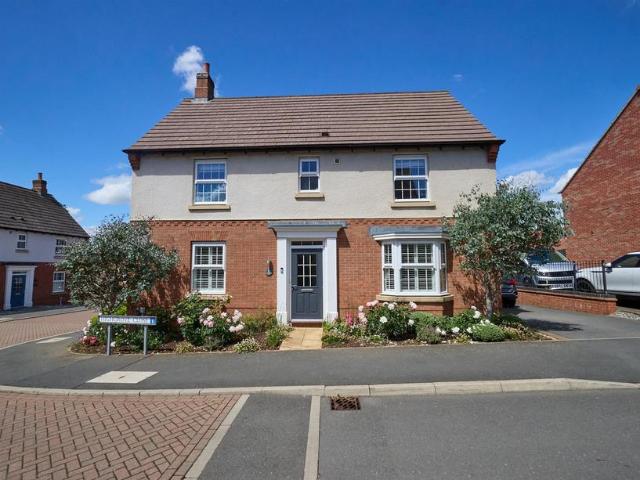 4 bedroom detached house for sale