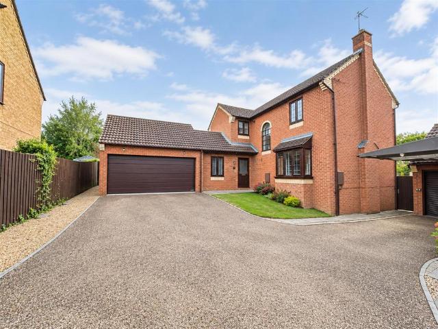 4 bedroom detached house for sale