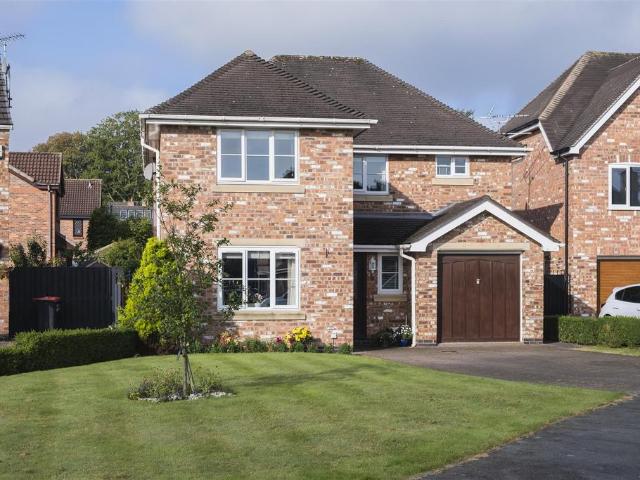 4 bedroom detached house for sale