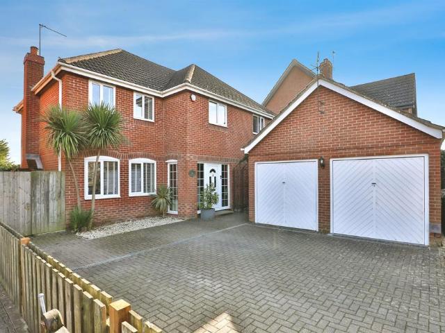 4 bedroom detached house for sale