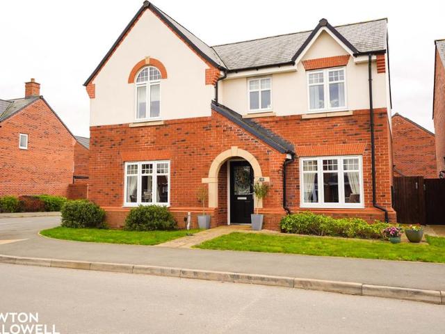 4 bedroom detached house for sale