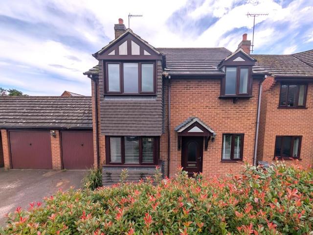 4 bedroom link detached house for sale