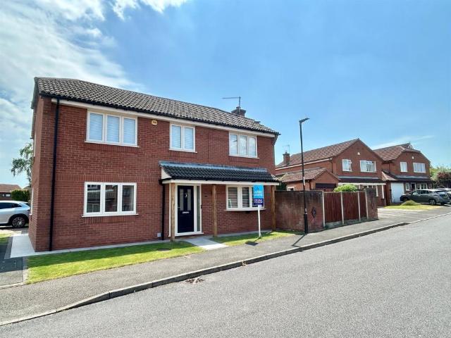 4 bedroom detached house for sale