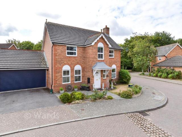 4 bedroom detached house for sale