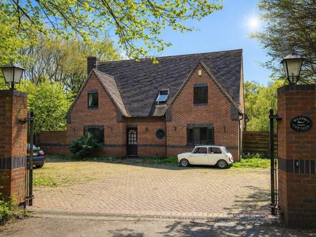 4 bedroom detached house for sale