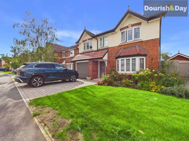 4 bedroom detached house for sale