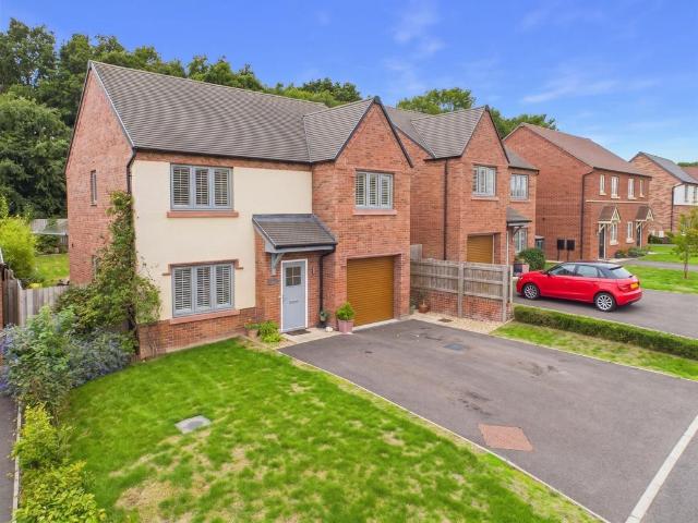 4 bedroom detached house for sale