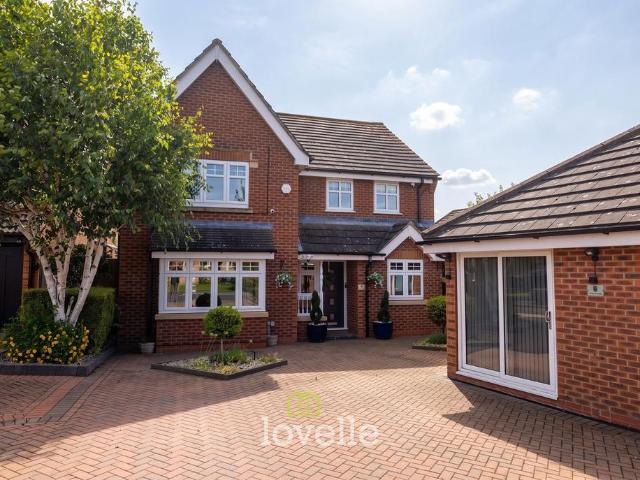 4 bedroom detached house for sale