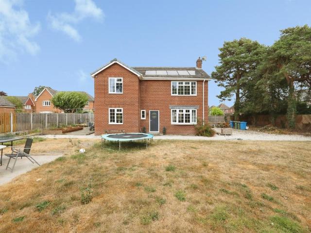 4 bedroom detached house for sale