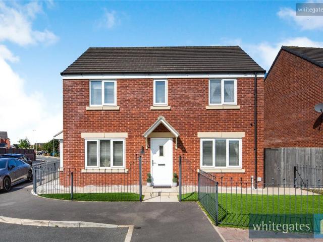 4 bedroom detached house for sale