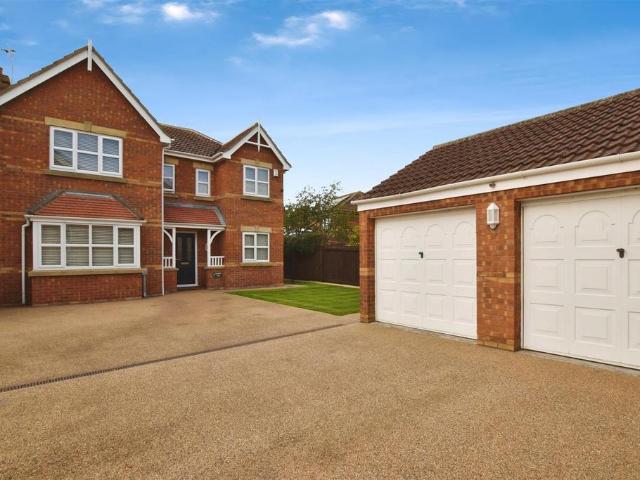 4 bedroom detached house for sale