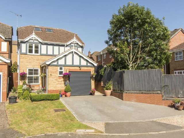4 bedroom detached house for sale