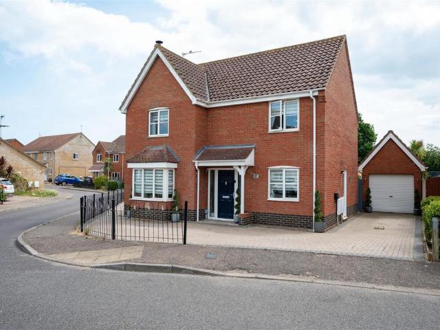 4 bedroom detached house for sale
