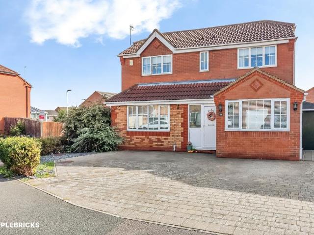 4 bedroom detached house for sale