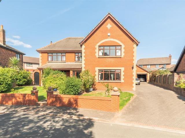 4 bedroom detached house for sale