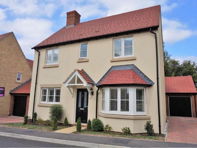 4 bedroom detached house for sale