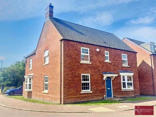 4 bedroom detached house for sale