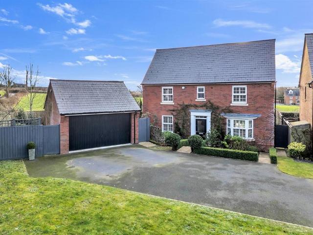 4 bedroom detached house for sale