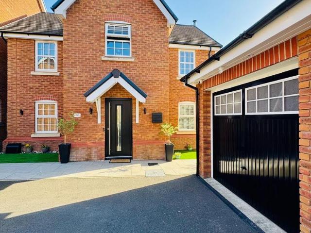 4 bedroom detached house for sale