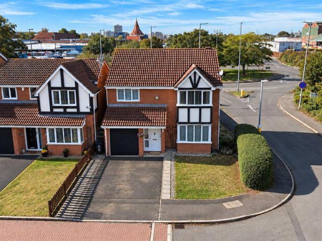 4 bedroom detached house for sale