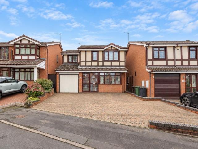 4 bedroom detached house for sale