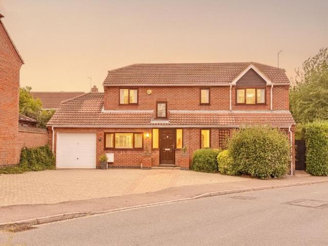4 bedroom detached house for sale