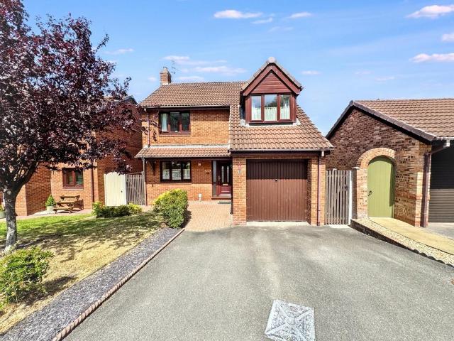 4 bedroom detached house for sale