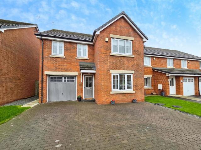 4 bedroom detached house for sale