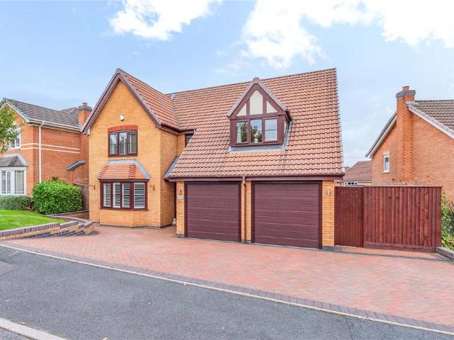 4 bedroom detached house for sale