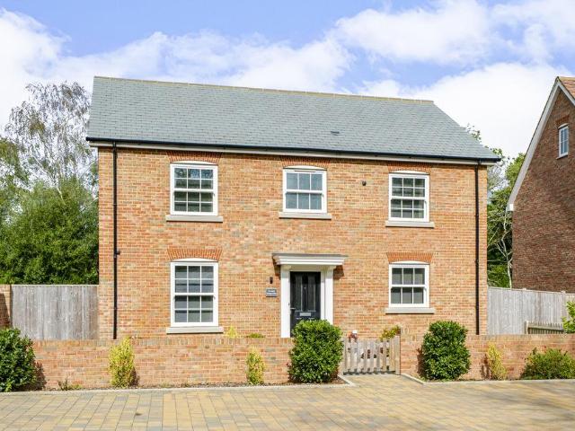 4 bedroom detached house for sale