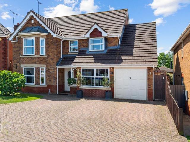 4 bedroom detached house for sale