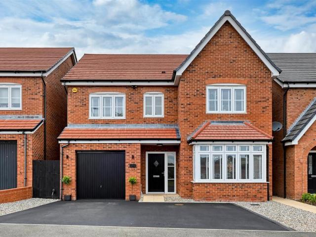 4 bedroom detached house for sale