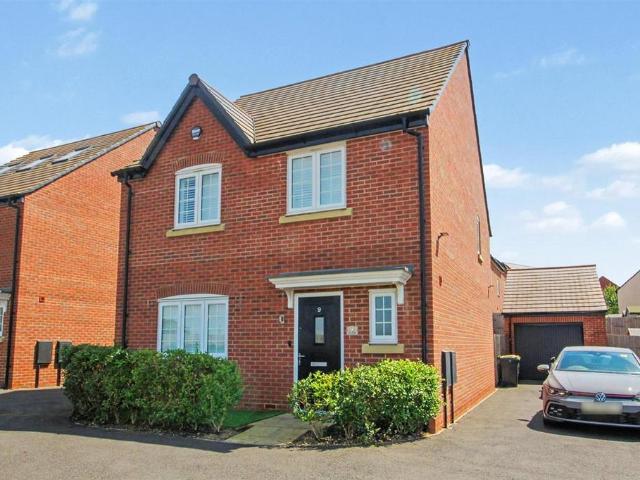 4 bedroom detached house for sale