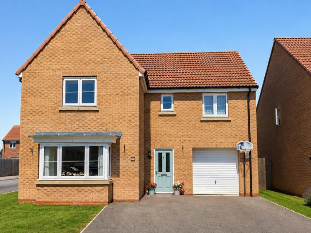 4 bedroom detached house for sale