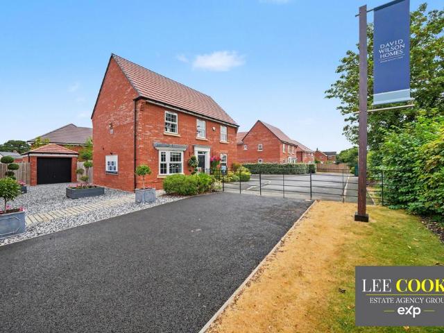 4 bedroom detached house for sale