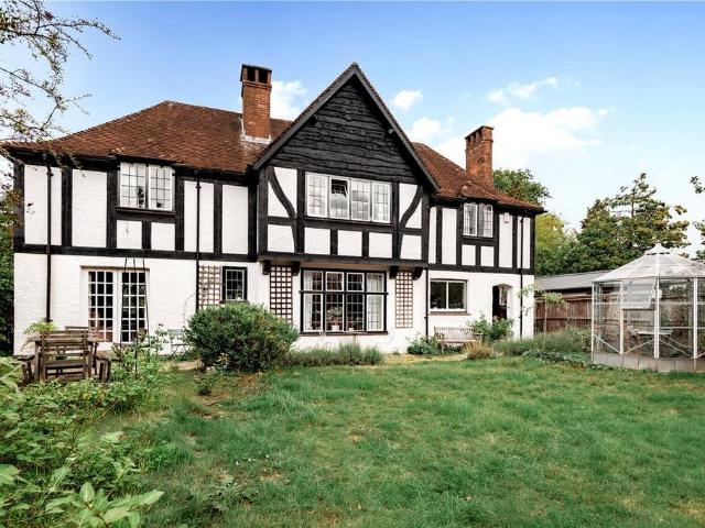 5 bedroom detached house for sale
