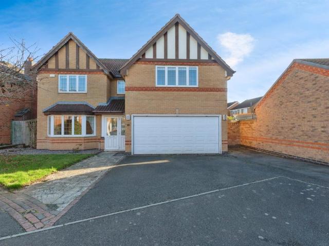 4 bedroom detached house for sale