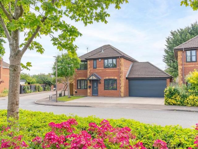 4 bedroom detached house for sale