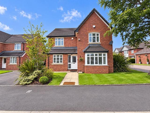 4 bedroom detached house for sale