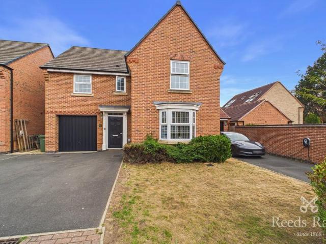 4 bedroom detached house for sale