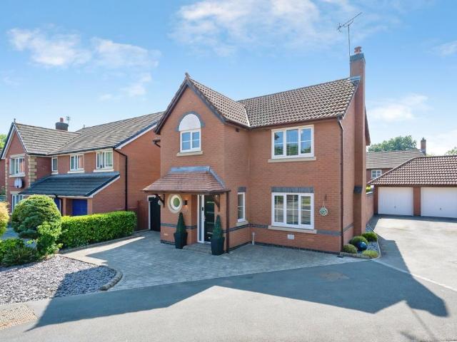 4 bedroom detached house for sale