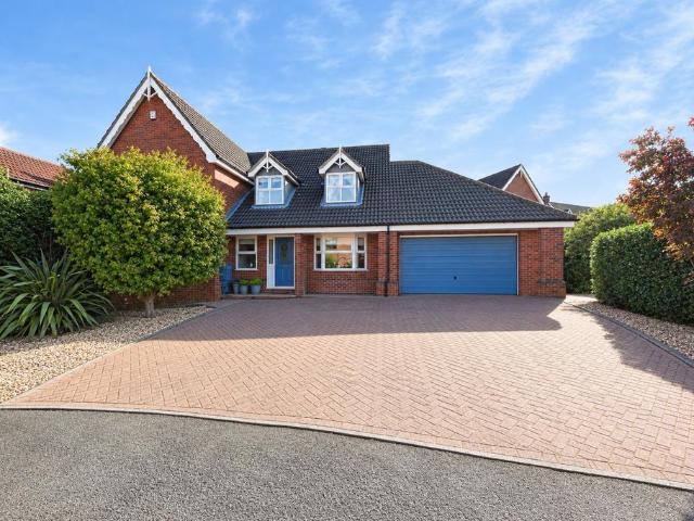 4 bedroom detached house for sale