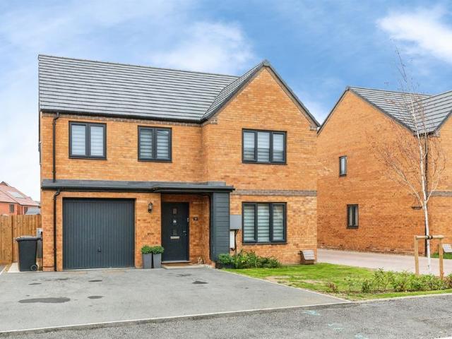 4 bedroom detached house for sale