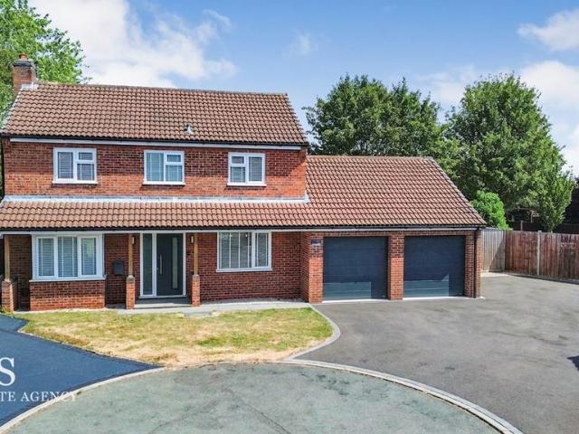 4 bedroom detached house for sale