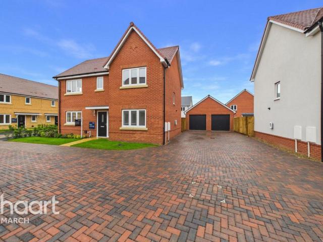 4 bedroom detached house for sale