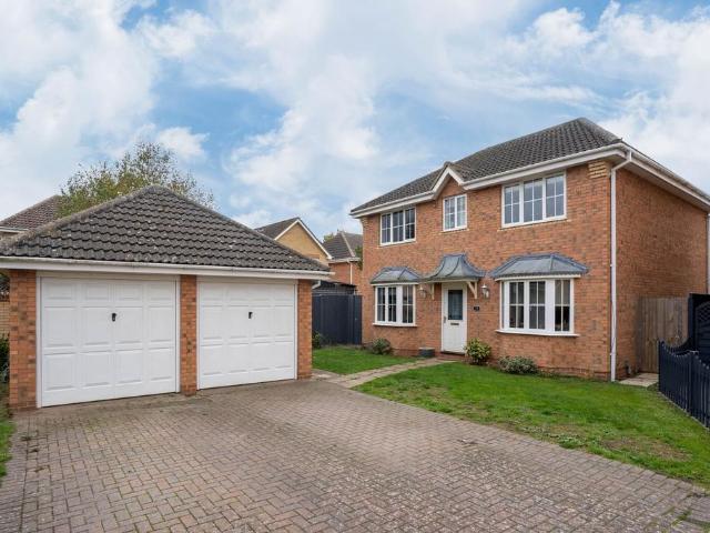 4 bedroom detached house for sale